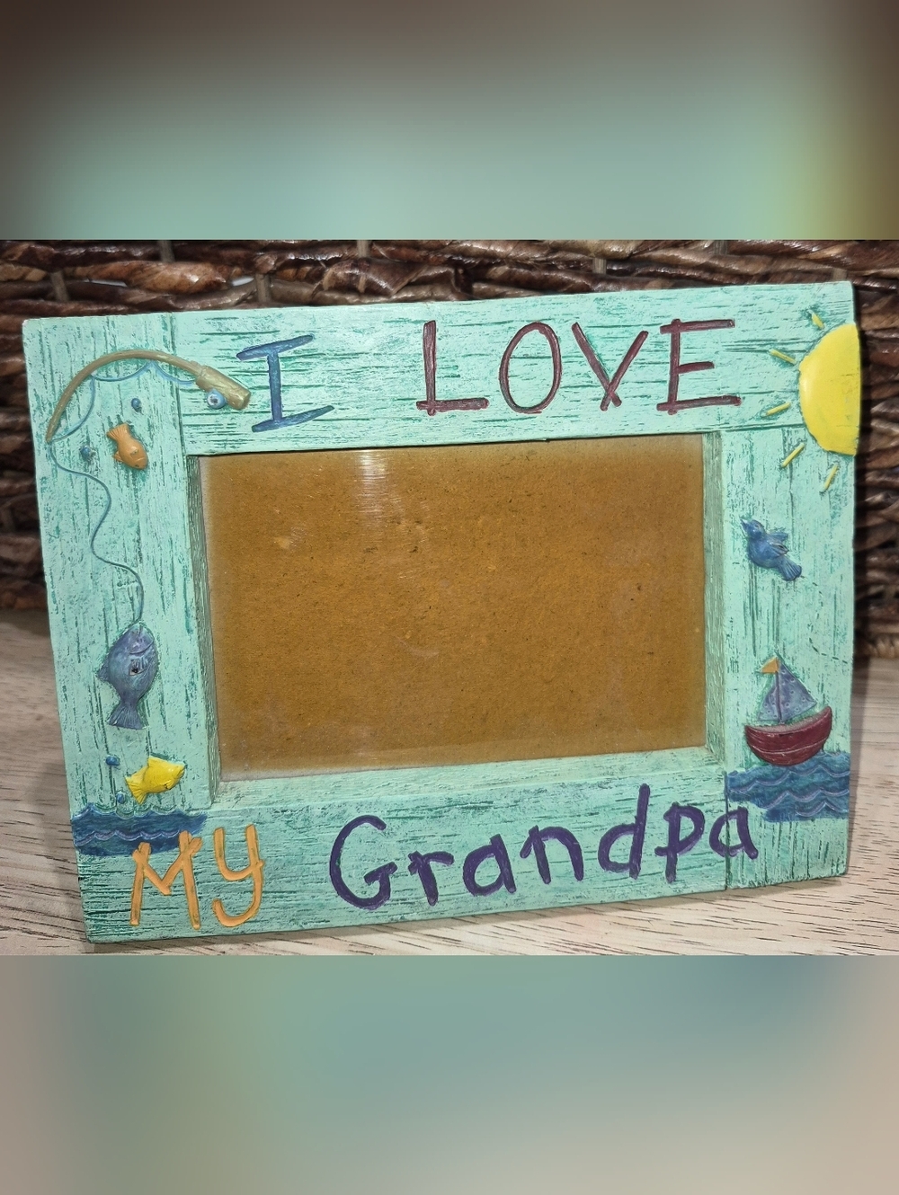 Vintage 1980s picture frame is designed for a 3.5" x 5" photo Frame